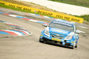 touring car on track